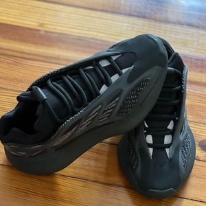 Adidas Yeezy 700 V3, 100% authentic